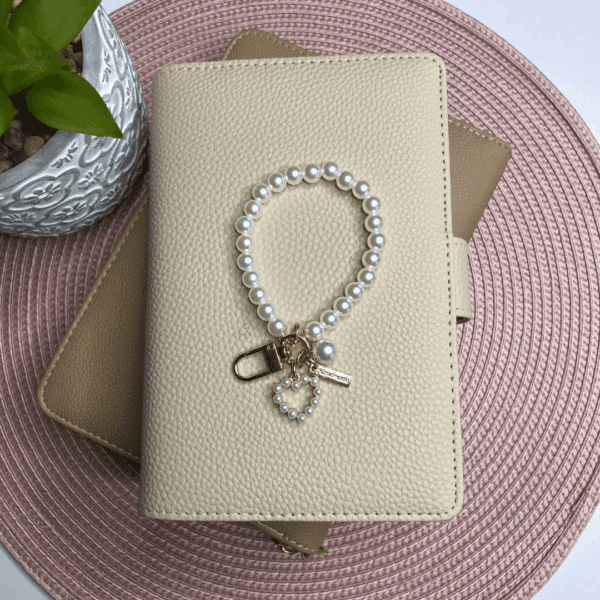 Zawieszka do segregatora - perłowe serce